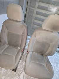 كشنات اوباما ٢٠١٢ مخمل  كشن السايق كهربائي السعر ١٥٠ الف  ٠٧٧١٥٥٦٢٦٩٨