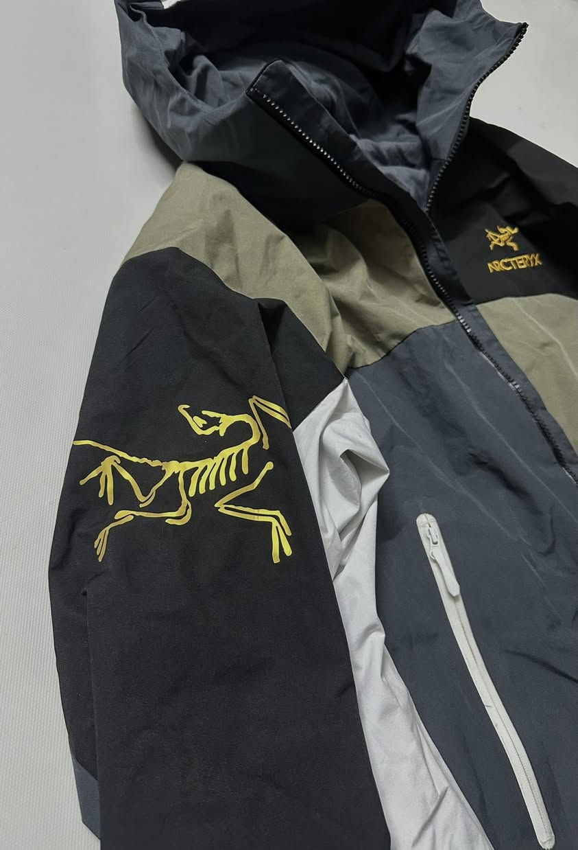 سڵاو و ڕێز

Arc'teryx Alpha SV

Beams

نوێ بەکارنەهاتوو

سایزی L 

گەیاندن بۆ سەرجەم شارەکان بەردەستە
کەناڵی تیلیگرام
https://t.me/davarsstore


**إذا كنت صاحب هذا الإعلان وتريد حذفه لأي سبب، رجاءا أرسل رسالة إلى الدعم الفني**