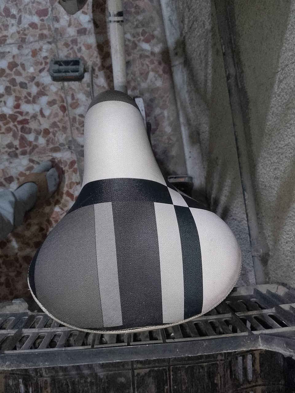 بايسكل زايد عن الحاجة سعرة 35 الف مكاني الدورة شارع الصحة شارع الزيتون ***********
