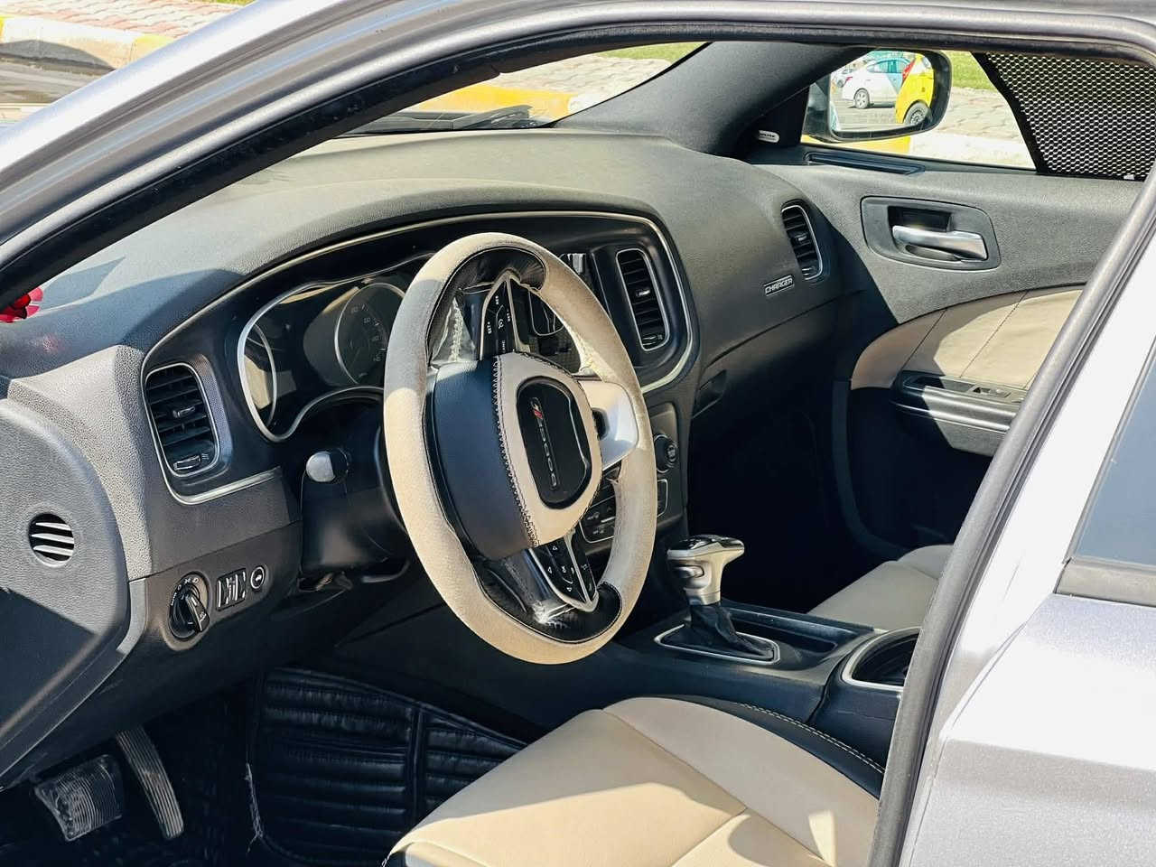 جارجر مديل 16 رقم اربيل سنويه 2028 …ضرر قطعتين صبغ جاملغ خلفي وصندوك من امريكا السعر 179رقم الهاتف ***********
