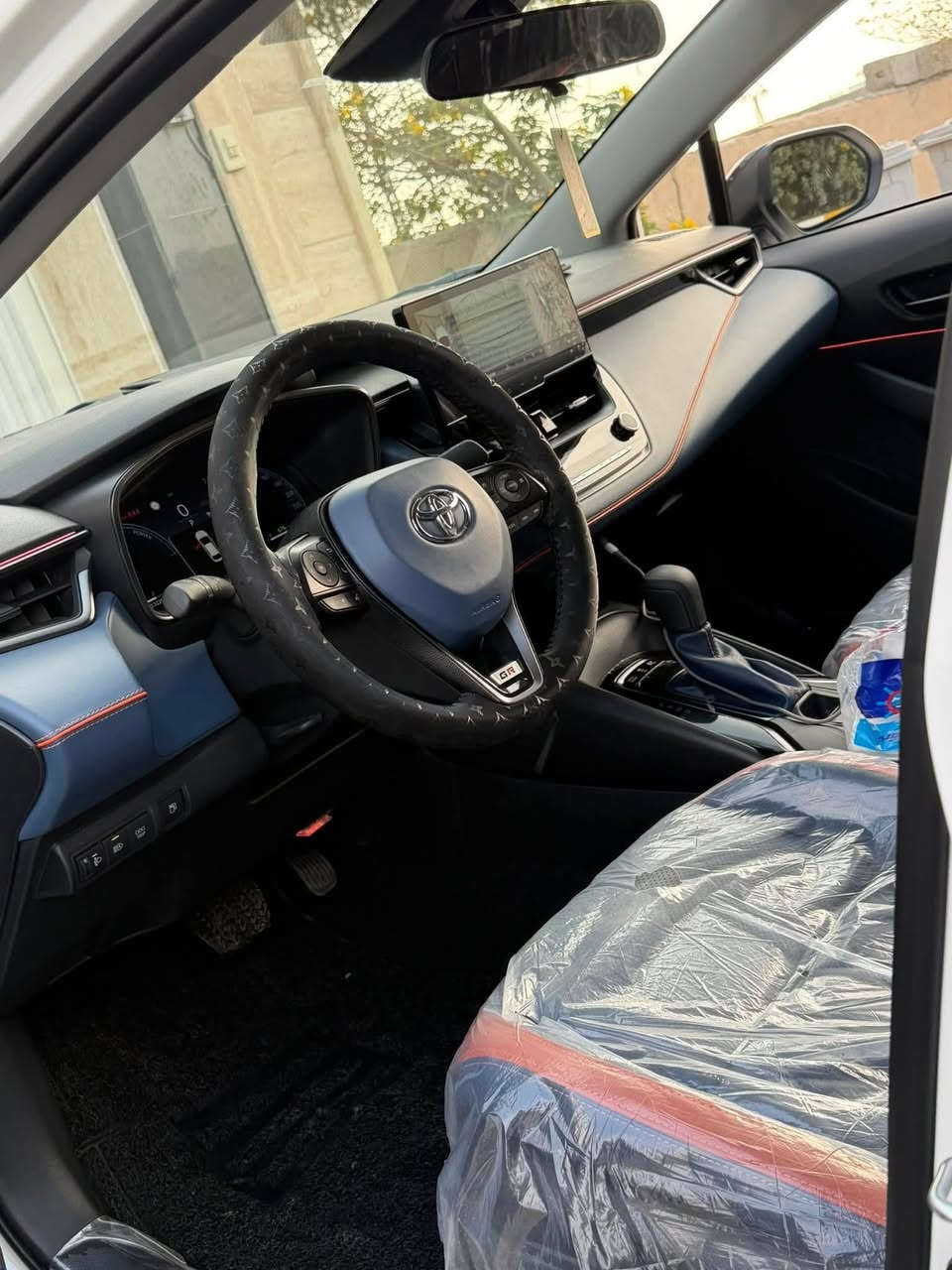 تويوتا كورولا GR هايبرد 2025 – فخامة رياضية
المواصفات: – محرك 1800 سي سي هايبرد – 4 سلندر

– ناقل حركة E-CVT ناعم وذكي

– تصميم خارجي رياضي بلمسات Piano Black

– مقاعد جلد راقية علية ختم GR

– مقعد كهربائي واحد

– فتحة سقف

– 4 كاميرات رؤية محيطية مع نظام تسجيل

– شاشة وسطية تدعم Apple CarPlay وAndroid Auto

– دخول ذكي + تشغيل بصمة

– رادار أمامي + تنبيه مغادرة المسار

– أنوار LED أمامية وخلفية

– جنوط GR قياس 17 إنش

– عداد ديجيتال + تحكم من الستيرن

– مكيف أوتوماتيكي ثنائي المناطق

– نظام تثبيت سرعة

– مرقمة بغداد – فول مواصفات 

ماشية 3

المكان: الناصرية 

للاستفسار ***********
