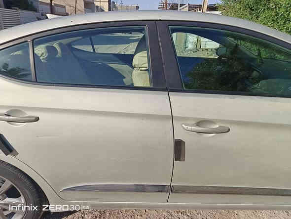 السلام عليكم النترا ٢٠١٧ امريكي لون بيجي
رقم اربيل سنويه باسم شركه وكاله عامه باسمي شرط تحويل أو وكاله سنويه جديده وهزه بعدله 3اشهرووتسقط
ماشيه ٧٩الف حقيقي
حادثه بنيد وجاملغ سطحي بدون دواخل  كلشي  بدون تبديل فقط صبغ وحاليا صاير بيهم بدايه جراد  ومصبوغه من الباب حتى يباوك الصبغ صور الحادث مرفقه بالمنشور سياره كلها ليبلل واحد 
وبيها شخوط خباثه صفحت السائق مبينه بالمنشور 
وملاحظات بسيطه أن شاءالله   
مكينه دوش ٢٠٠٠ شرط لا نضوح ولا تبخير ولا تنقيص
كير ATM
مواصفات عاديه 
كير 3 أوضاع 
Normal
Sport
Eco
كاميرا بلاديه
شاشه بلاديه
تبريد خير من الله 
قبل 3اشهر بدلتله تخم تأيرات  وصدر جديد
سياره مال بيت صارله 4سنين يمي والحمدلله 
السعر 117 ورقه وبيها مجال 
بغداد /حي الجهاد ضباط حي الحسين مقابل بانزيخانة حي العامل 
من ساعة 4الى7غير متواجد في هذا العنوان
***********
