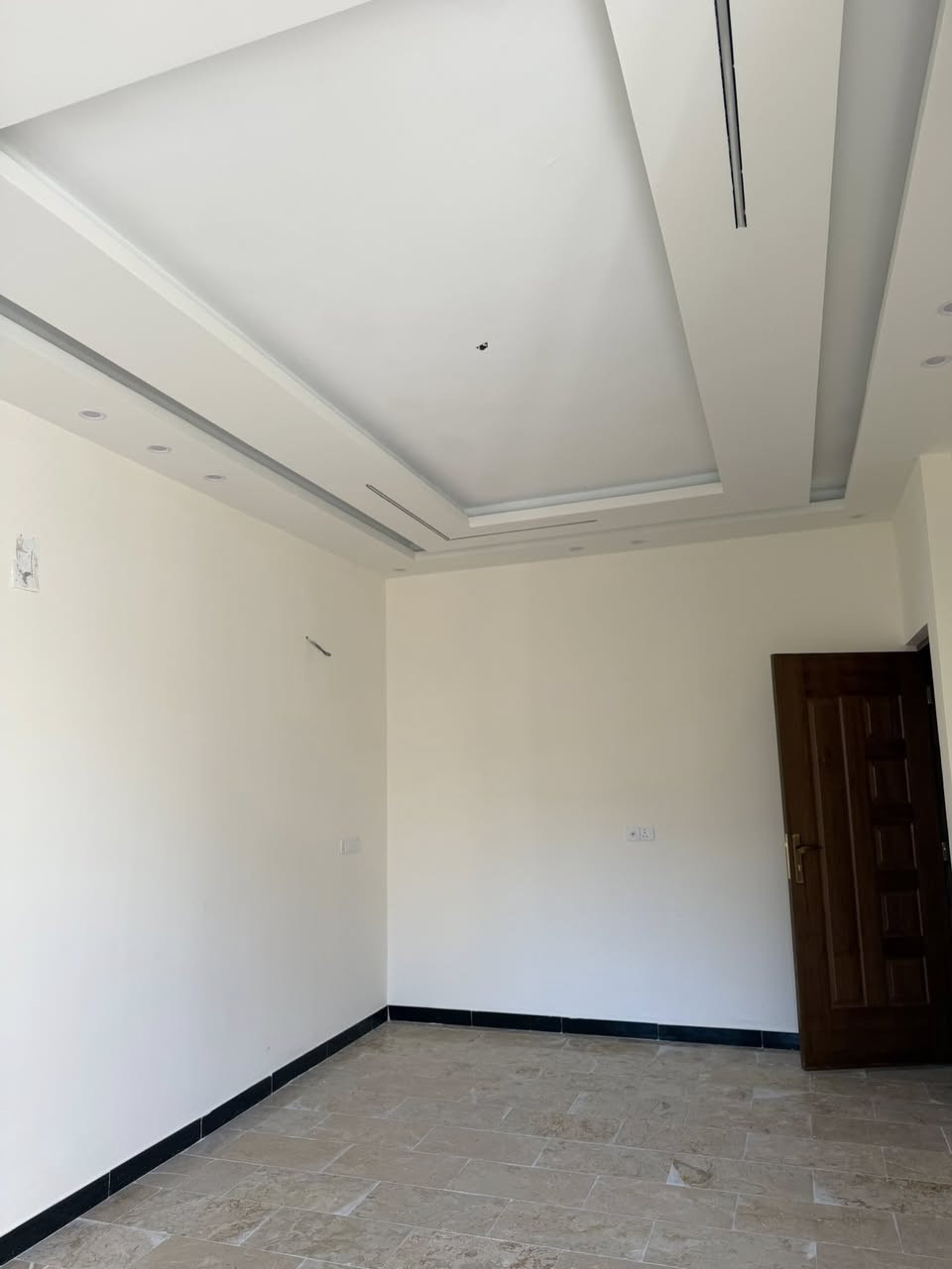 بيت للبيع الشعب التجار الاولى مقابل الاسواق المركزية
المساحة 110 م 
الواجهة.  5
النزال.      22
لاستفسار 
مكتب بغداد لوساطة العقارية
***********
***********
