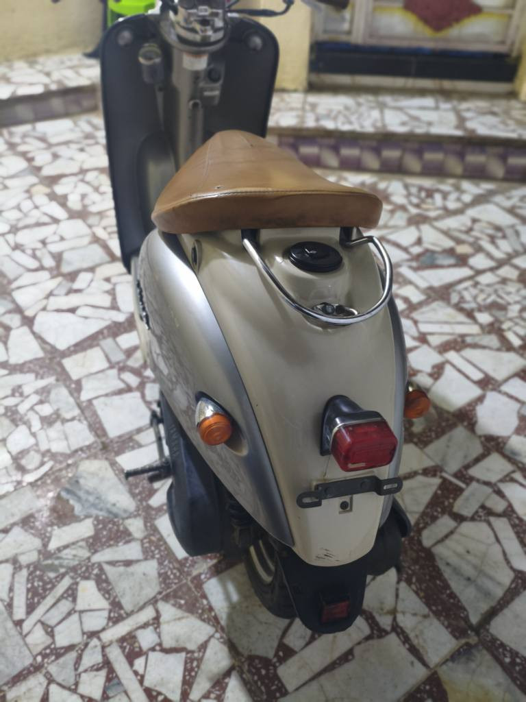 دراجه YAMAHA عبد الحليم للبيع بعدهي جديد صارلي 3 اشهر من خذته السعر 650 الف وبيه مجال الاسفتسار خاص اوه تصال على الرقم *********** عمارة, ميسان
