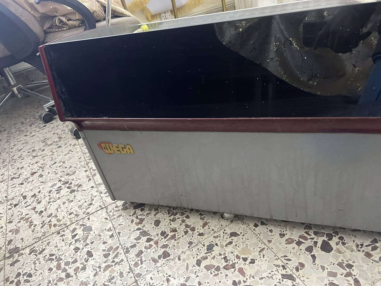 السلام عليكم مكينه نوعWEGA مستعمله فتره قصيره  التفاصيل. مقبضين بخار. رأسين تحضير. وعداد ضغط. المكينه نظيفه تحتاج بس لغسل داخلي 

***********
