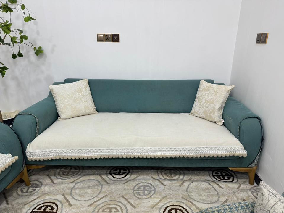 تخم قنفات تركي 10 مقاعد نظافة 90٪ متين جداً يتكون من قنفة ثلاثية عدد (2) وقنفة ثنائية عدد (1) وكرسي مفرد عدد (2) 
القنفات الكبيرة قلاب تتحول الى سرير
ملاحظة / احد ارجل الكرسي المفرد مكسورة 
العنوان كربلاء / الهندية (طويريج) 
للإستفسار الإتصال على رقم الهاتف
***********
