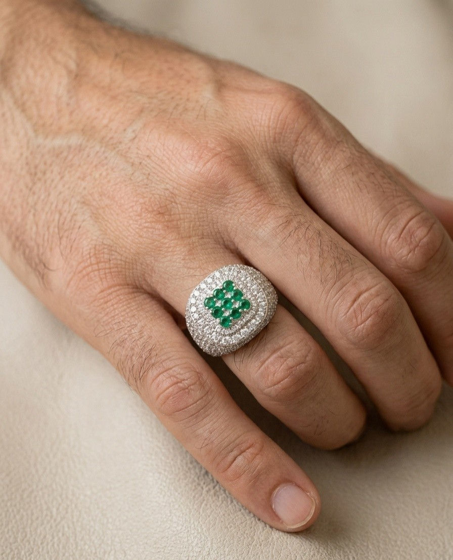 مجموعه خواتم رجالي عصريه تزيد من أناقتك 
مرصعه بالالماس الروسي والزبرجد والياقوت


**إذا كنت صاحب هذا الإعلان وتريد حذفه لأي سبب، رجاءا أرسل رسالة إلى الدعم الفني**