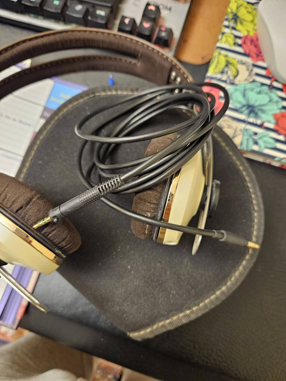 SENNHEISER MOMENTUM 2
سنهايزر مومينتم 2 
اذا تفيدك راسلني
***********
