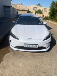 بي وايدي سي فايف  السياره نضيفه كلشي بيه بس ضربه بباب الخلفي كلشي خفيف...