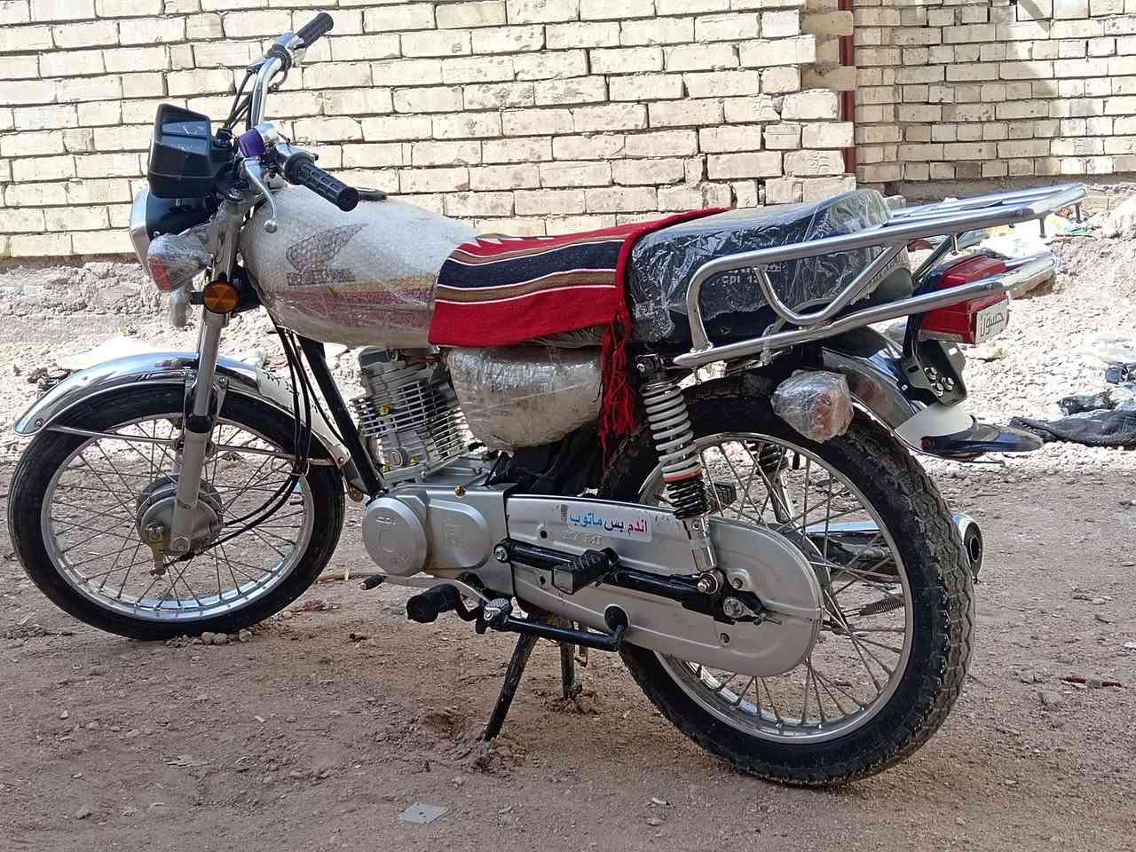 السلام عليكم دراجه ربعه كير نامه تعمير شلعه شك كاع محرك اخير من الله بعده بجيسه تجي تفحص وتاخذ محرك مديل 2026وشاصي مديل 2017والغراض كله مديل 2025وراق مو كلك وراق اصليه مامتعوبه ابد شوفت عينك ماغاسله صالي شهرين تاركه سعر  850وبيه مجال شراي يجي خاص او يتصل وتساب ***********مكاني كربلاء الحر
