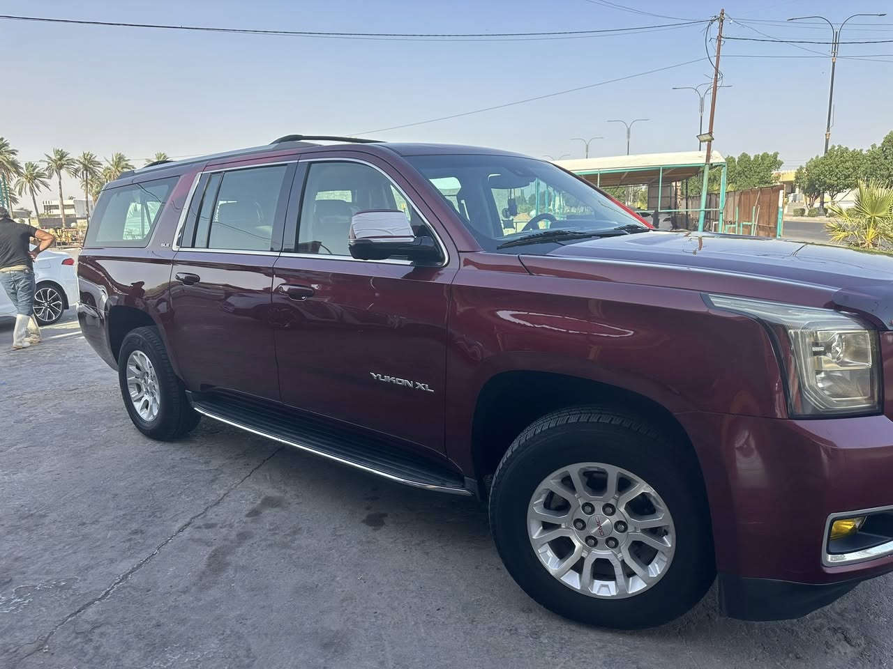 السلام عليكم
جمسي 18 للبيع مكفوله من الصبغ بيها شويه بارد بالجاملغ الامامي الايمن السياره خير من الله مكينه جديده وكير جديد تخم تاير مشلن دوشمه جديده السيارة جاهزة العنوان الرمادي …
***********
