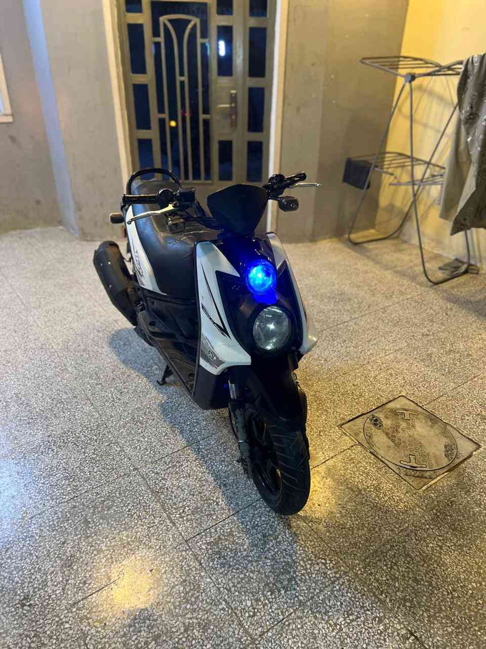 السلام عليكم للبيع سكنس جبلي دراجة جديده وجاهزه صارلها شهرين نازله من الرمبه على وضع البلاد سلف كلشي بلاد مكينه بالكارتون كهربائيات كله شغاله دراجه بيها شخوط بسيطه واضحه بالتصوير مكاني بغداد البلديات السعر ١١٥٠ وبيه مجال رقم الهاتف *********** الي يتصل ما يحصلني واتساب فقط يحصلني
