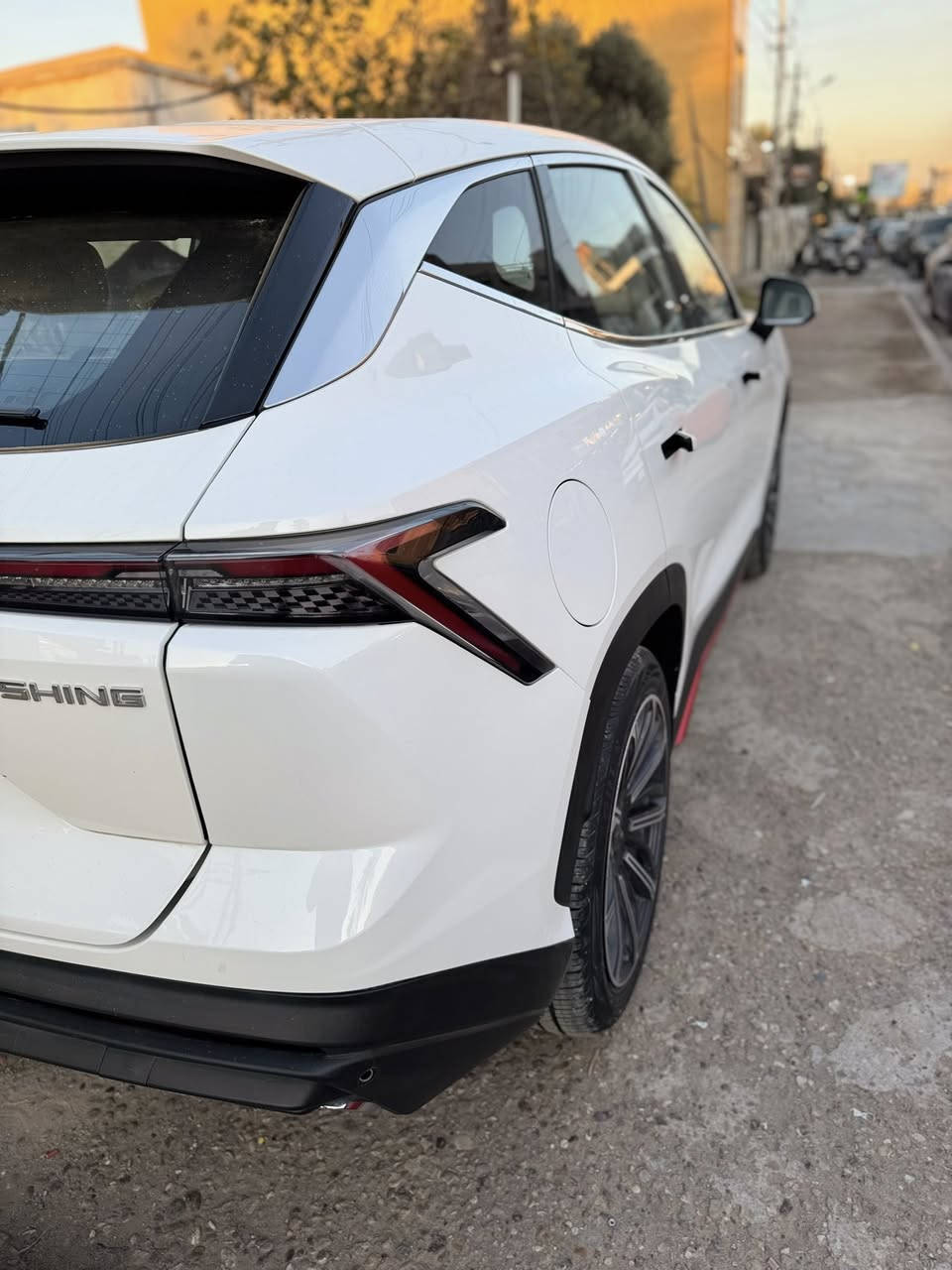 السلام عليكم ورحمة الله وبركأته جيتور داشنك 2025 لاكجري محرك 1600 تيربو المرغوب مواصفات
مثبت سرعة 
كشنات تدفئة تبريد 
فتحة من طول للطول 
كار بلي لاسكلي 
واندرويد اوتو
شاحن لاسلكي بقوة 30 واط
شحن سريع بقوة 66واط
مري قلاب مع شعار ترحيب 
وضعيات قيادة sport normal eco 
سماعات شركة سوني عدد 8 
دخول ذكي للمفتاح 
حساسات امامي وخلفي 
كامرة 360 درجة
يدات الباب ذكية 
كشن رياضي  كهرباء السايق وبصف السايق 
زنون ليزري صعود ونزول 
جنطة كهرباء
قطعتين تبريد خلفية 
انارة داخلية مع الاغنية 
ومعروفة مواصفات لاكجري بعد 
سيارة ماشية 11000
رقم سيارة اربيل 
مكان سيارة بغداد 
الاستفسار *********** 
السعر 170 قفل  
السيارة اخت زيرو وكلش نضيفة
