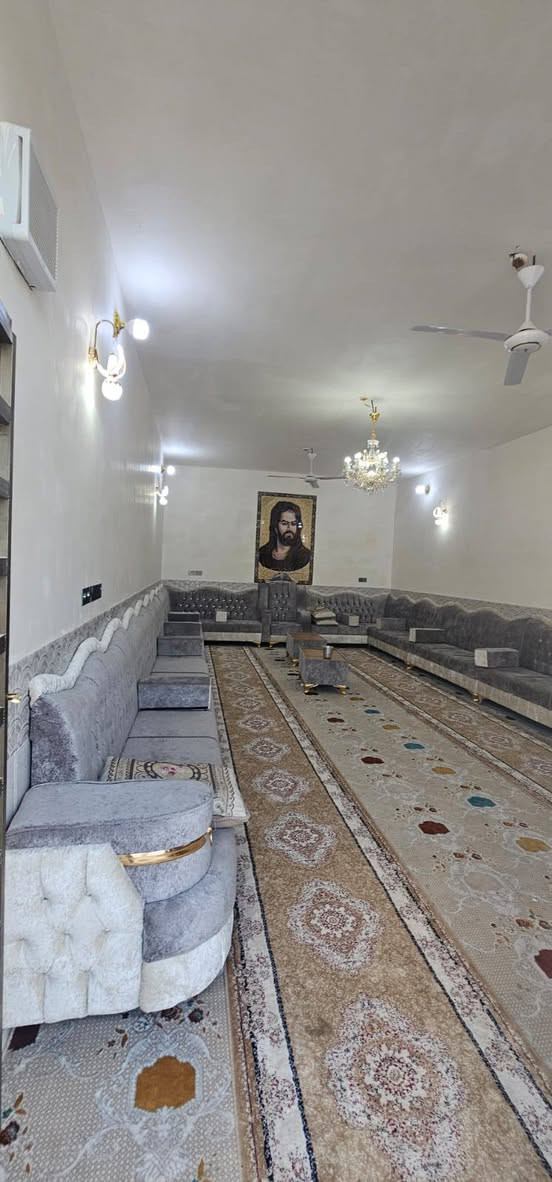 السلام عليكم يعلن مكتب بركات الصدرين للعقار والمقاولات العامه
بيت للبيع زراعي المساحه 500متر
يتكون اربع غرف نوم 5x6/وصاله5x9
ومطبخ4x6/وحمامات داخليه عدد2
وستقبال10x5وحمامات خارجيه عدد2
بناء طابوك نهروان المثقب صب كونكريت مركزي مختبر درجه اولئ الاساس والسقف سيراميك اسباني الارضيه بورسلين هندي شغله كله ماده كلو درجه اولئ بيبان وشبابيك ثقيل جنل كهرباء ثري فيز مولد ذهبي ماء للصطح بدون ماطور  بيت مرتب وحلو مال جناي السعر 95وبيه مجال
المكان النجف الاشرف شارع كربلاء نجف صوب يا علي مقابيل عامود 149قرب مجمع المعصومين عليهم السلام يبعد عن الشارع العام 500متر فقط 
عنوان مكتب بركات الصدرين للعقار والمقاولات العامه   طريق كربلاء نجف عمود 134 الاتصال على الرقم او مراسله الصفحه *********** ***********
