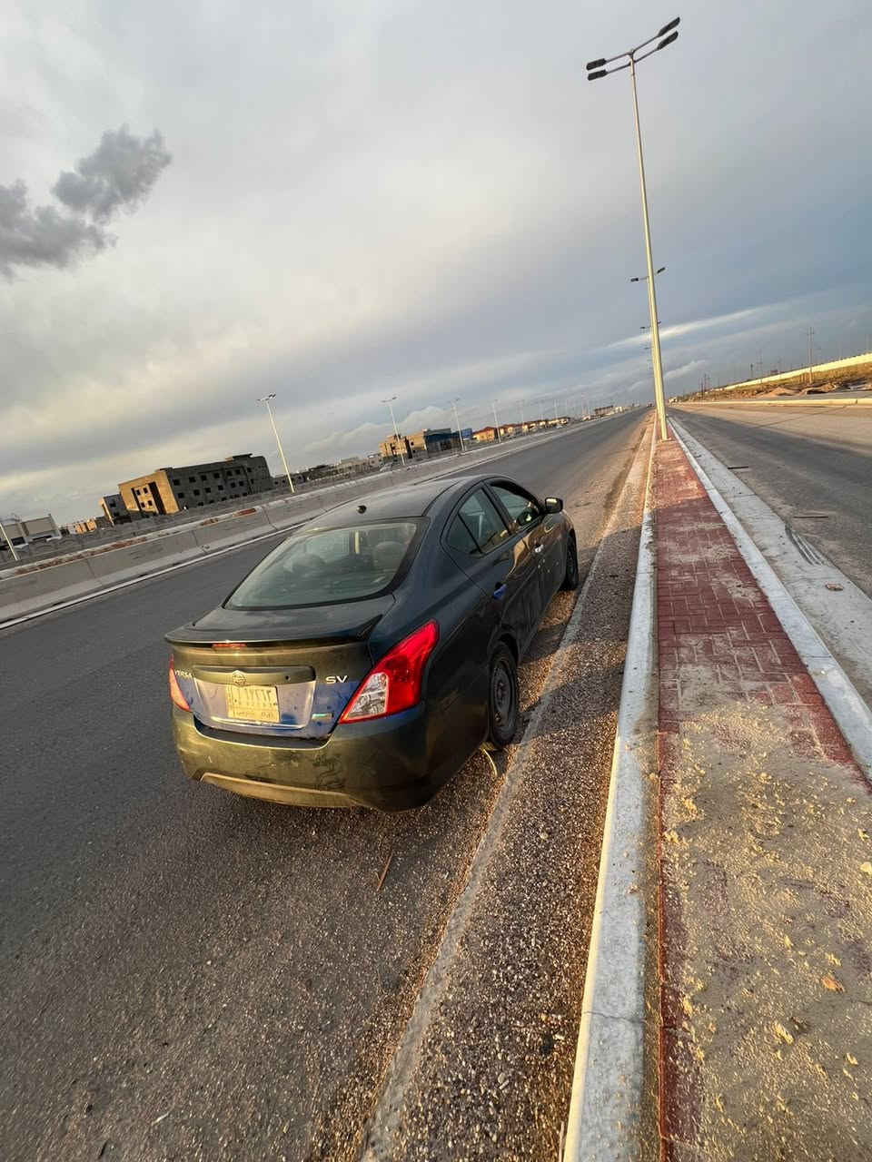 نيسان فيرسه وارد امريكي مديل 16 رقم ذي قار  موجوده بالبصره مكينه وكير خير من الله سعر 63 ورقه اتصل على رقم ***********
