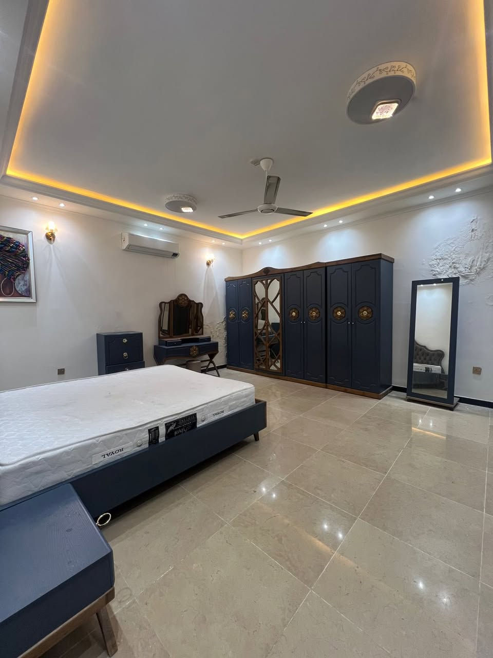 #علي_يوسف_للاستثمار_العقاري

للايجار دار درجة اولى مؤثث بالكامل  

مساحة 300متر يحتوي 6 غرف نوم صالة مطبخ صحيات هول داخلي + حديق داخليه وحديقه خارجيه + كراج جبير 

الموقع السيدية مربع الاقتصاديين شارع 40 م

سعر الايجار 4 مليون وبي مجال 

إذا كنت تبحث عن فرص استثمارية عقارية في السيدية، يفضل عليك التواصل مع مكتب علي يوسف للاستثمار العقاري للحصول على المزيد من المعلومات والاستشارة.

📞 للاستفسار:  

***********  
***********  
***********  

📍 أو زورونا في مكتب علي يوسف للاستثمار العقاري  
السيدية – شارع الخيزران – مقابل ماكسي مول – مجاور نيكست لايت.
