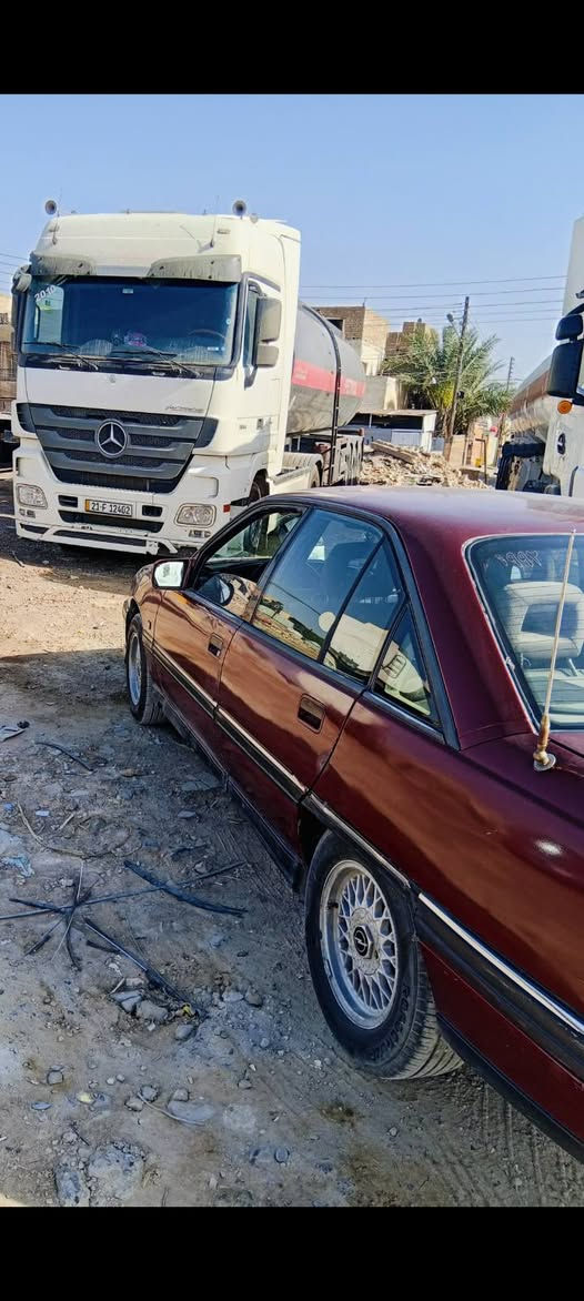 السلام عليكم
للبيع أوبل اوميكه 1993 محرك 2000 كير عادي
عطلهة بالضفيرة يرادلها كهربائيات عامة 
للستفسار:***********
