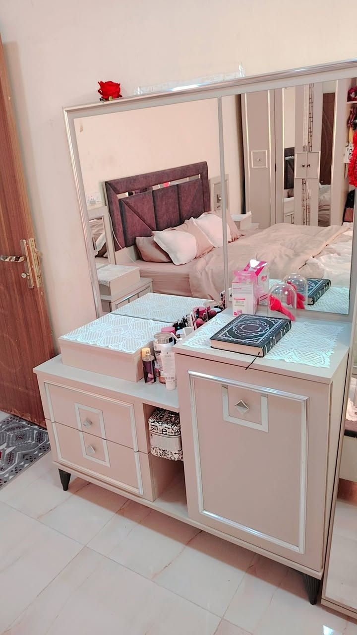 غرفة نوم تركي 10 قطع اخو جديد سعرهه 900 وبي مجال قليل للتواصل والاستفسار ***********
