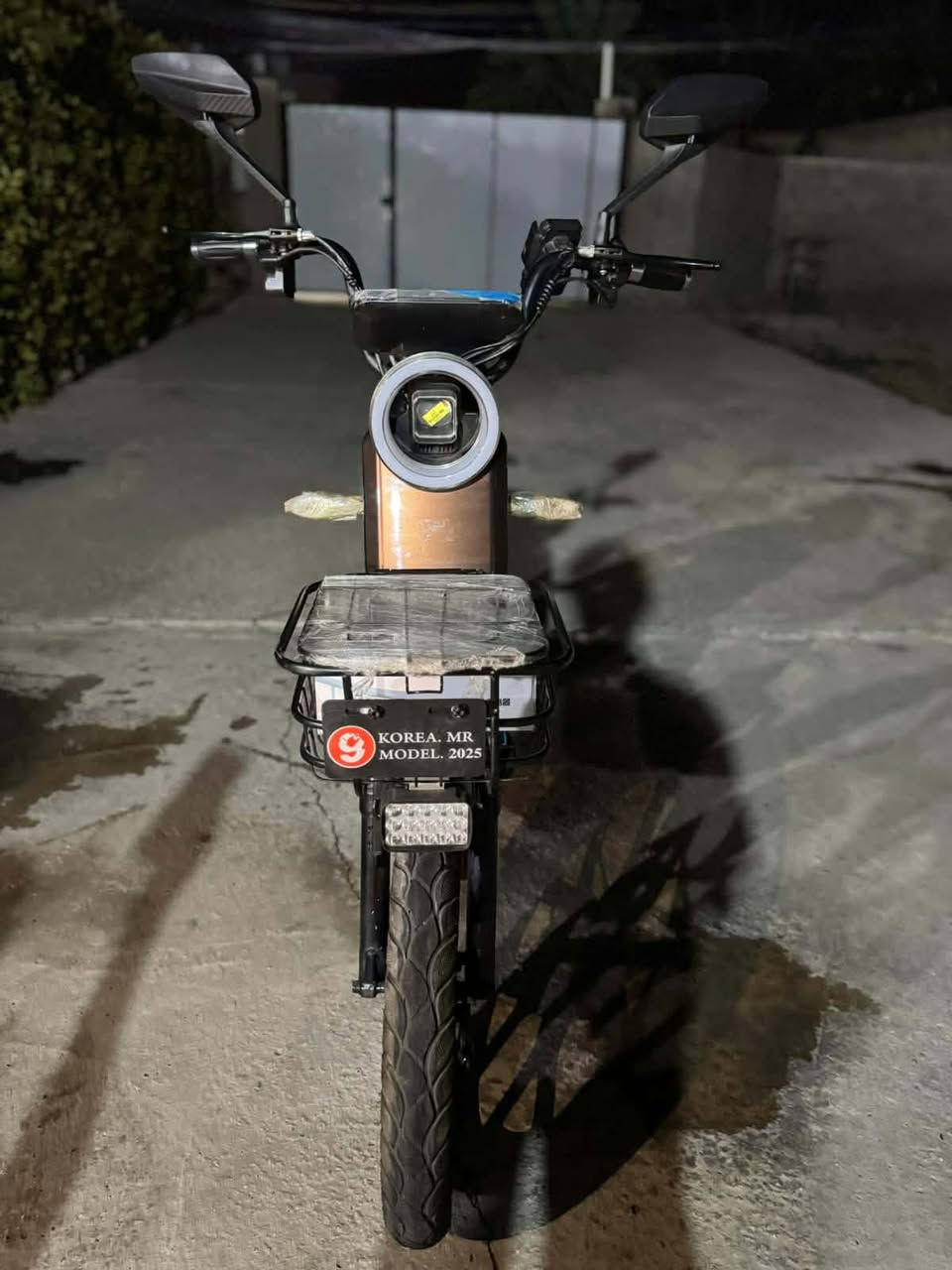 موطور شحن اربع بطاريات يجي بنظام اربع سرع وتشغيل كارت وبصمه عن بعد وسويج موطور جديد صارله شهرين بس السعر 400بيه مجل بصيط رقم ***********
