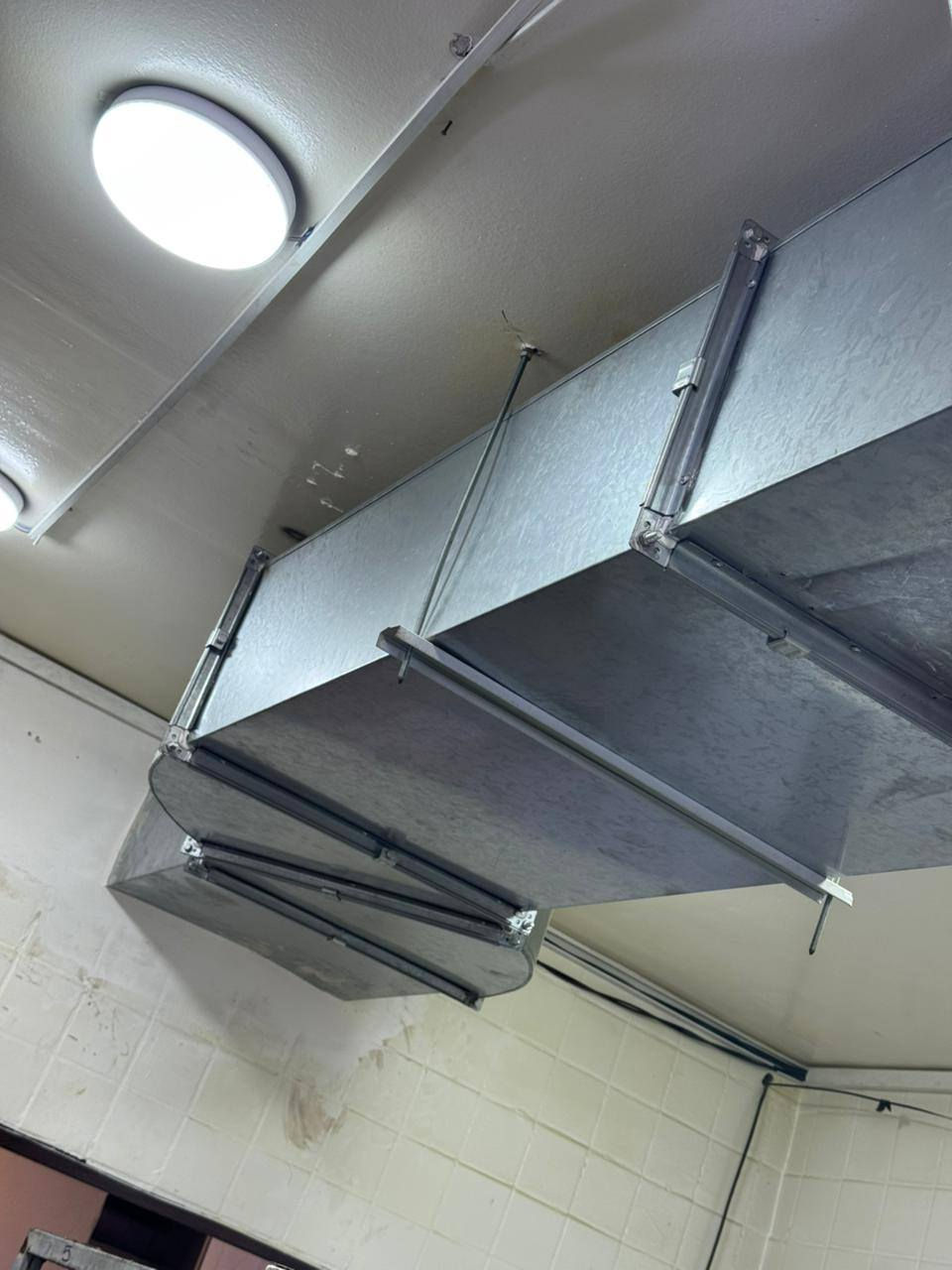 المحل للبيع مساحة ٢٠٠ متر لعدم التفرغ 🥐
الموقع : حي الجامعة مقابل المشتل🧇
المحل كامل بكل ملحقاته و جاهز 🥞
يرهم فرن و يرهم محل تجاري او مطعم 
رقم صاحب المحل 
***********
