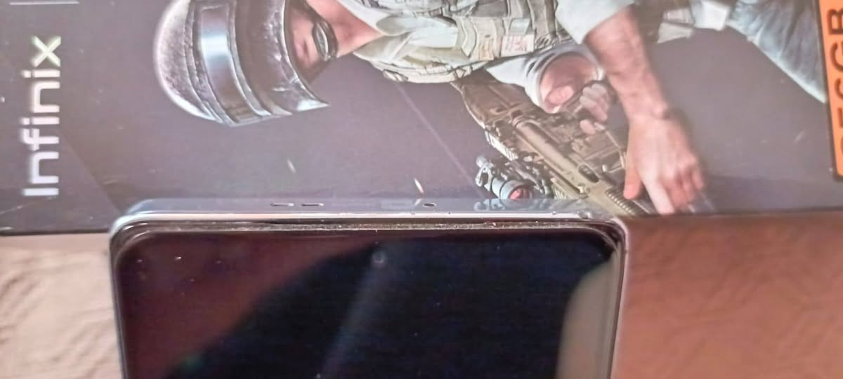 انفنكس جيتي عشرين برو كامل ملحقات شاحنه وسماعتة الاصليه جهاز نضيف حيل بس الشاصي بي شخوط من وره الكفر اما باقي جهاز مكفول مكاني بغداد سعر 275 وبي مجال قليل حك جيه


**إذا كنت صاحب هذا الإعلان وتريد حذفه لأي سبب، رجاءا أرسل رسالة إلى الدعم الفني**