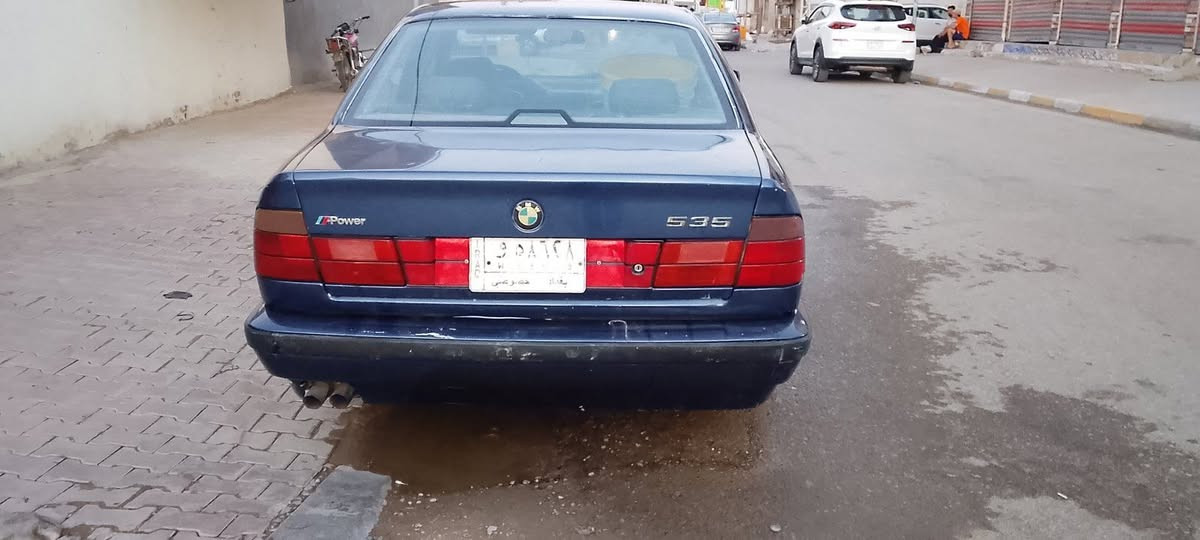 السلام عليكم 
للبيع بي ام535 رقم بغداد
مابيه ضربه ولا خياس
كير اوتماتيك
بيه نوقص بصيطه
سعر 45
مكان واسط العزيزيه 
***********
