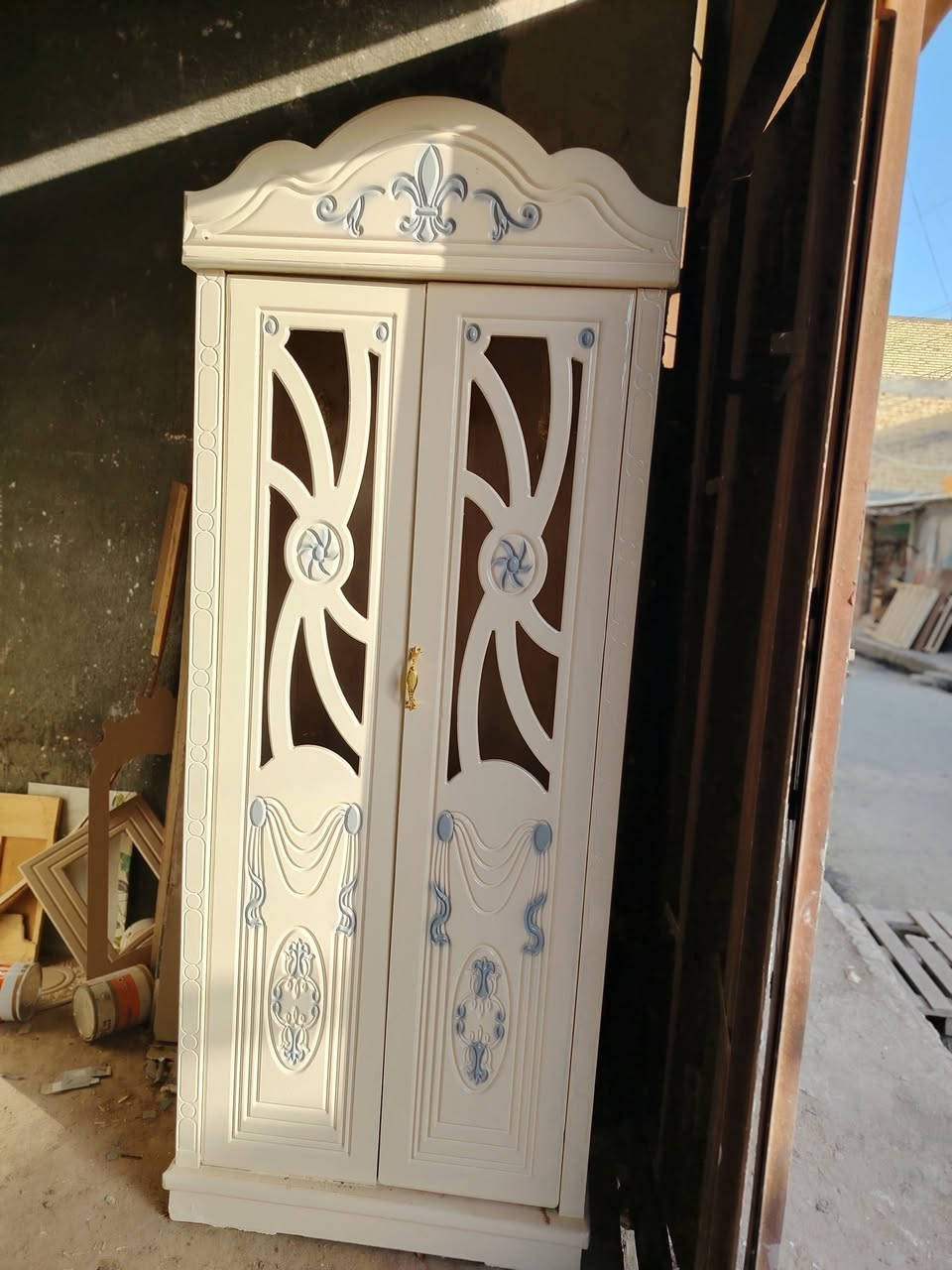 غرفه أم خمسه كامله وجاهزه أي نقص مابيه من جام وقفل ويادات السعر ٥٥٠ ألف العنوان ذي قار قضاء الغراف قرب علوة الاسماك محل نجارة أثير ***********
