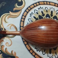 عود تركي للبيع، نظيف جداً شبه جديد، الصوت واضح ورنّان، اوتار جديدة نوع...