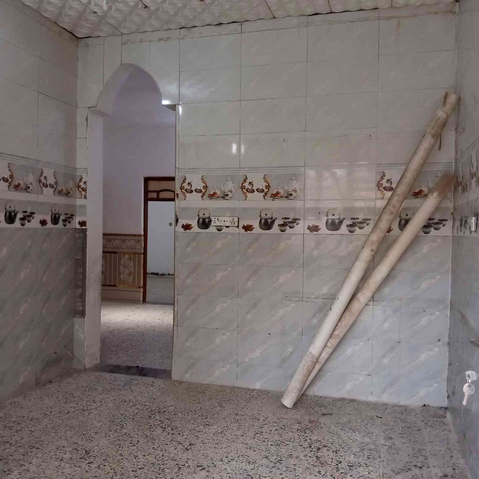 السلام عليكم بيت 150متر زراعي سند 25حي الحسن العسكري دوانم لازم قرب مدرسه الحشد يم المولده الثانية بيت طابقين بي غرفتين جوه وغرفتين فوك صاله واستقبال ومطبخ داخل الجهد الهندسي المنطقه كافه الخدمات ***********

