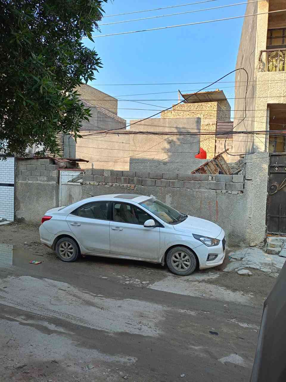 السلام عليكم  دار يعتبر قطع ارض 100مترمربعه 10ف10 مكانه بغداد شارع سجه قرب مدرسه تغلب الستفسار***********
