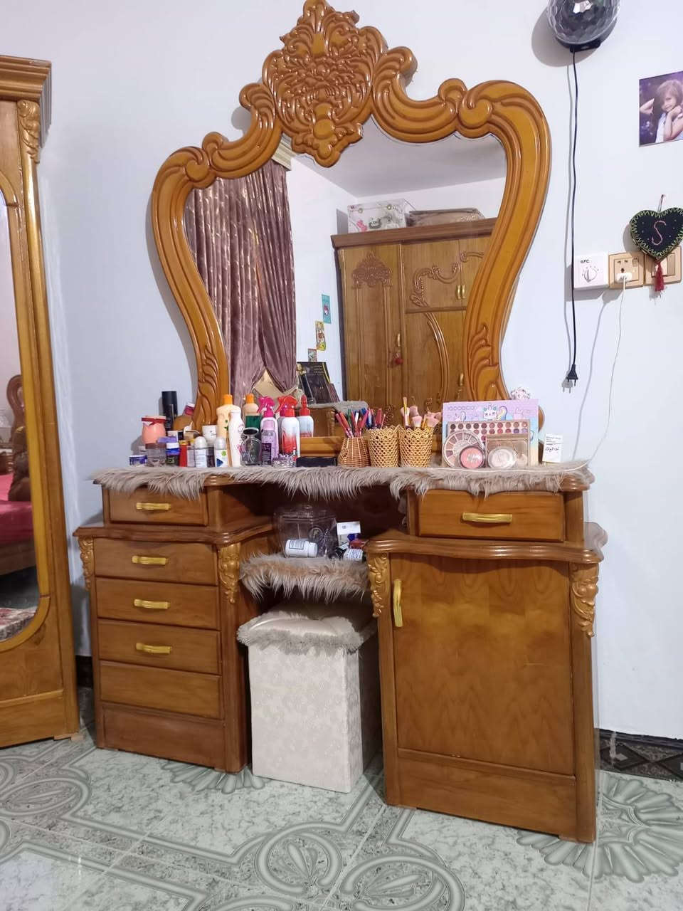غرفة نوم للبيع سعر مليون وبيها مجال بسيط مع دوشك
سرير طفل بعده جديد 40وبي مجال 
التواصل ع ***********
