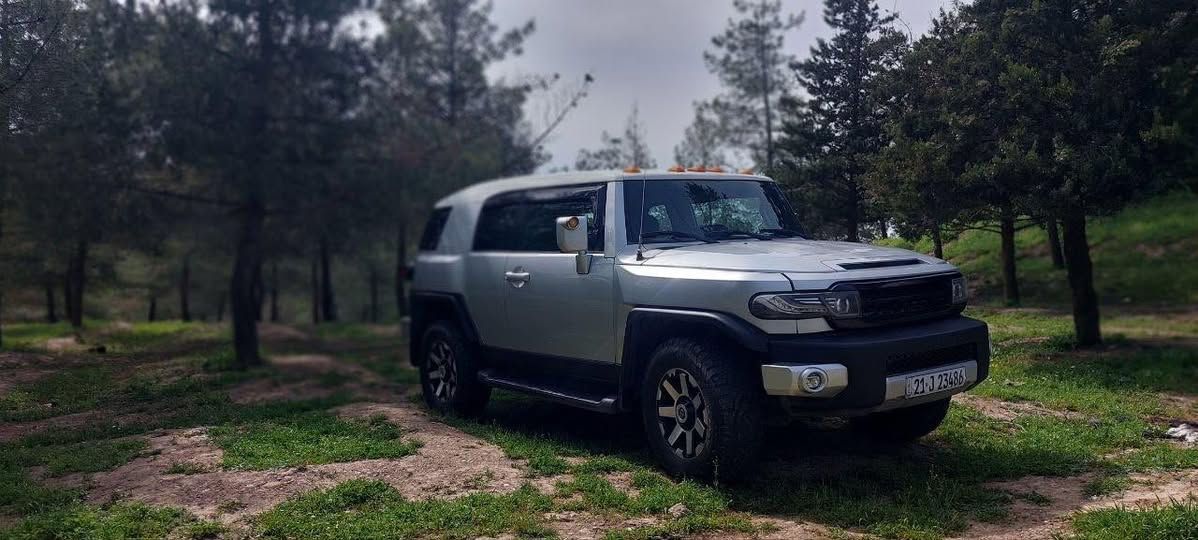 تويوتا FJ كروزر 2010 – لون رصاصي – دفع رباعي (4×4) محدث 2020
• الماركة: تويوتا

• الموديل: FJ Cruiser

• سنة الصنع: 2010

• اللون: رصاصي

• نظام الدفع: رباعي دائم (4×4)

• المحرك: V6 سعة 4.0 لتر

• عدد الأسطوانات: 6 سلندر

• القوة: 259 حصان

• عزم الدوران: 380 نيوتن.متر

• ناقل الحركة: أوتوماتيك 5 سرعات

• الوقود: بنزين

• سعة خزان الوقود: 72 لتر

• عدد المقاعد: 5 ركاب

• عدد الأبواب: 5 أبواب

المواصفات والتجهيزات:

* دبل ثقيل وخفيف للطرق الوعرة.

* قفل دفرنس خلفي (Rear Differential Lock).

* نظام التحكم بالجر (A-TRAC).

* نظام الثبات الإلكتروني (VSC).

* نظام مانع انغلاق المكابح (ABS).

* وسائد هوائية أمامية وجانبية.

* مثبت سرعة.

* مرايا كهربائية.

* نوافذ كهربائية.

* تكييف هواء قوي.

* نظام صوتي مع شاشة ايباد كاربلاي و أندرويد اوتو

* جنوط ألمنيوم.

* كشافات ضباب.

* عتبات جانبية.

* إطار احتياطي خلفي.

* حساسات ضغط الإطارات.

* مقود متعدد الاستخدامات.

بدون صبغ كلين تايتل بدون دواخل 

*سعر ( ١٩٠$ ) بي مجال 

‏📱***********
