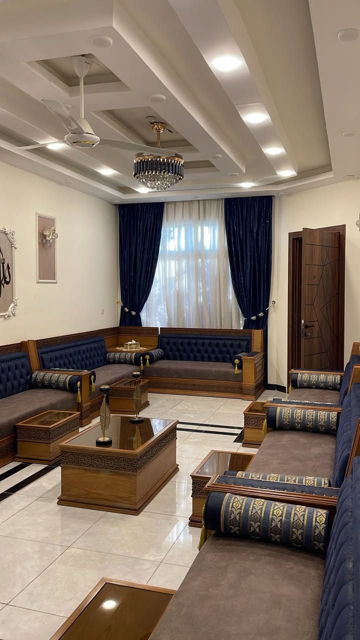 دار للبيع في الطالبية شارع المستوصف شارع 20 متر

المساحه 236 متر

الواجهة 8 م
النزال 30 م

يحتوي ال ط1: استقبال + مطبخ + حولي + غرفه نوم + خدمات 

الـ ط2 : ثلاث غرف نوم وخدمات 

بناء 2025 فول مرمر 

للاستفسار مكتب ارض الرافدين للعقار

*********** 
***********
