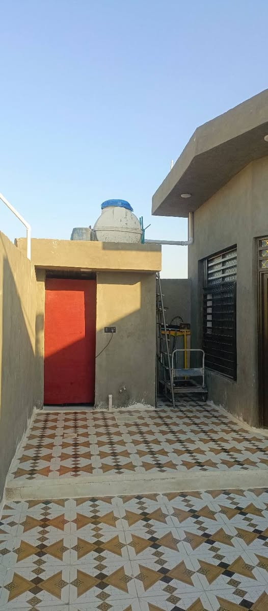 السلام عليكم دار للبيع المساحه 200زراعي المكان قرب مضيف حيدر طارق السعر 75اوبي مجال  اواني خادم ***********
