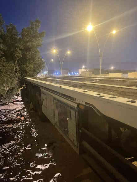 سلام عليكم : مان موديل 2003 راس وعربانه العربانه امريكيا تخم تاير راس وعربانه ومكينه وكير وشاصي كفاله عامه سياره بم ونوزل السعر 140 مكان البصره 
تواصل ***********
