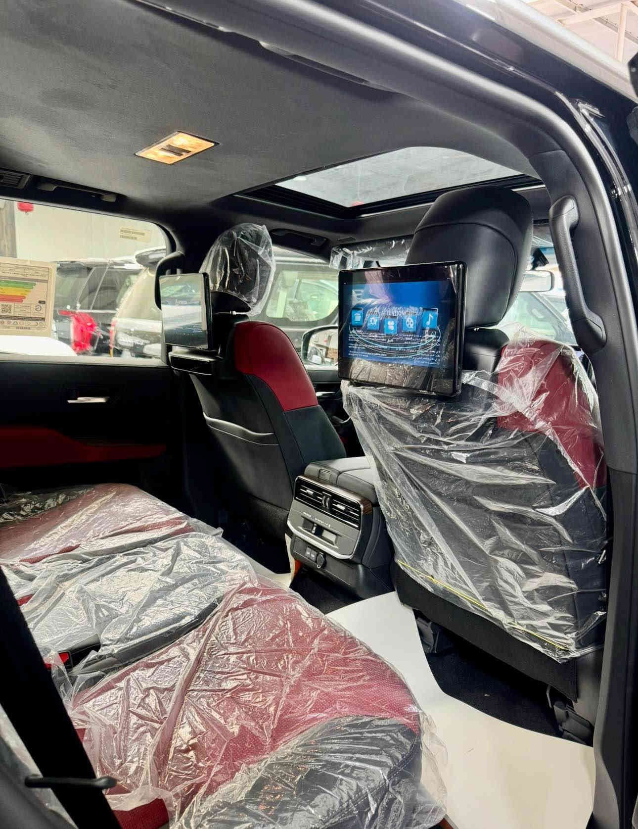 * لاندكروزر GXR لمتد 2025 زيرو  اسود رقم بغداد 
* ⁠سعد العبيدي (7700637589)
* ⁠الموديل : 2025
* ⁠الفئة: GXR / LIMTE 
* ⁠السعر (113 / مليون) مرقم 
* ⁠اللون اسود رقم بغداد 
* ⁠العدد (زيرو)داخل جلد احمر واسود 
* ⁠محرك  6 سلند (4000) 
* ⁠رادار خلفي لد شباك امامي 
* ⁠دوسات جانبية نيكل 
* ⁠كتابات لاندكروز 
* ⁠فدراليات جنطة خلفية 
* ⁠اريل نفكيتر سبايدر شمعة
* دعاميات كت (لحاية) 
* ⁠ترايش ابواب نفخ 
* ⁠ايرباك عدد (8)
* ⁠بصمة تشغيل 
* بصمات ابواب عدد (5) 
* ⁠شاشة امامية كبيرة 
* شاشات خلفية عدد (2)
* ⁠كامرات عدد 4 (360 درجة) 
* ⁠فتحة سقف (سلايت) 
* ⁠كراسي الامامية كهرباء 
* كراسي الامامية تبريد 
* ⁠مقاعد (7) راكب دفع رباعي (4 * 4) 
* ⁠ثلاجة وسطية جنطة كهرباء 
* ⁠تبريد شاشة شاحن واير ليس 
* ⁠حساس امامي خلفي 
* ⁠مري طي كهرباء 
* ⁠وباقي مواصفاتGXR المتد المعروفة 
* ⁠السعر (113 / مليون) رقم بغداد
* بغداد - معارض النهضة - الشارع الثاني - شركة الخليج العربي هـ(***********) بغداد
