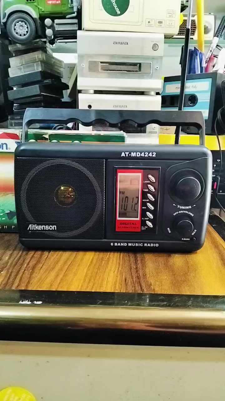 راديو اكنسون الانكليزي
جهاز جديد بالكارتون غير مستخدم 
موجات الراديو 6 موجات مع FM 
صوت عالي ونقي 
يعمل كهرباء وباتري كبير عدد 3 
علما ان الجهاز نسخه ثانيه من القيثاره القديم 
يوجد فديو بالمنشور يوضح التشغيل 
للحجز المراسله على الخاص


**إذا كنت صاحب هذا الإعلان وتريد حذفه لأي سبب، رجاءا أرسل رسالة إلى الدعم الفني**