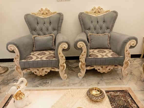 تخم زان تركي ملكي ١٠ مقاعد نضيف جدا وتكمه ويا ميز وسطي اتصال ع الرقم ***********
