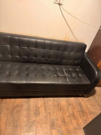 تخم مكتبي جلد 5 نفرات ( ثناني + ثلاثي )  السعر 225 الف  بغداد المنصور ...