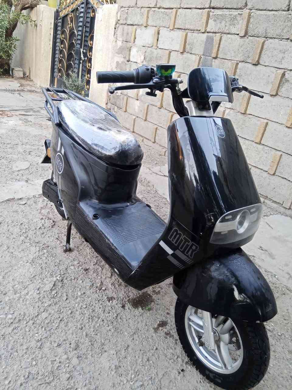 دراجه شحن أي نقص ما بيها فقط شاحنه الي عندي تجاري مو مالتها بيها بصمه تشغيل عن بعد 
السعر 450
مكاني حي اور 
***********
