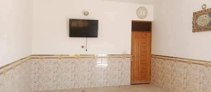 سلام عليكم دار للايجار في منطقة الدوانم مجاور شرطه الخامسة
مساحه 200 متر 
يحتوي عله 2 نوم هول كبير مطبخ كبير ستقبال كبير 
خدمات صحيه خارج داخل 

         الاستفسار  اتصل        سعر الايجار 400

          ***********
