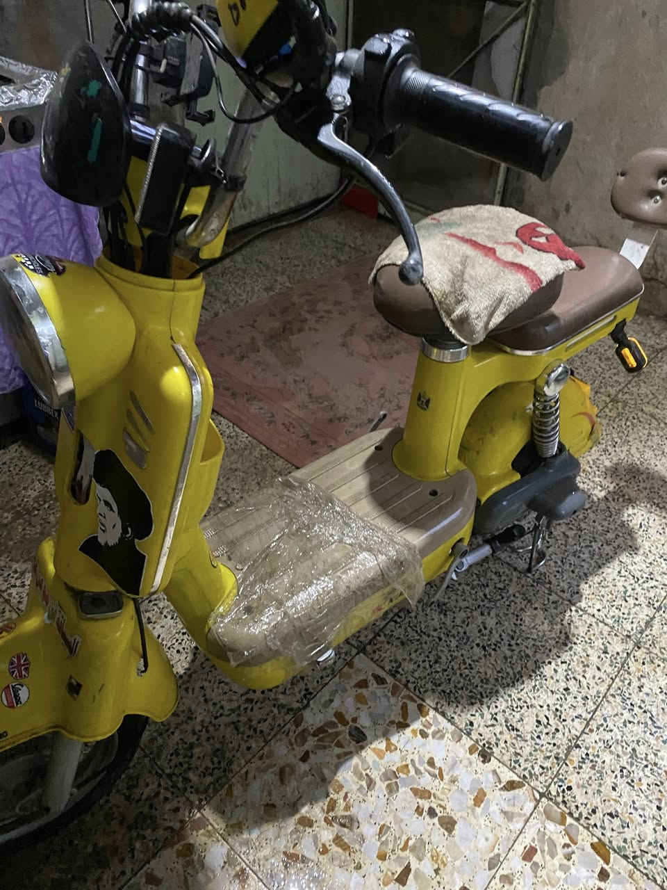 سلام عليكم ورحمة الله وبركاته دراجه كلاسك للبيع أبيع كوم حديد بيهة فقط بطاريات ميشتغلن مكاني بغداد***********
