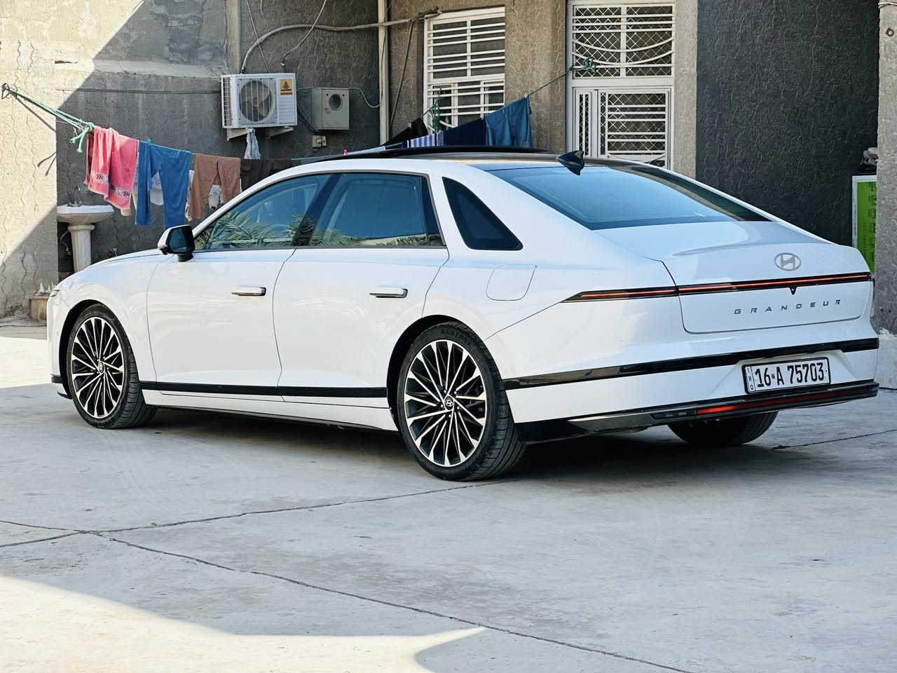 السلام عليكم وينه الي يدور شي مميز ما مطروق
ازيرا الشكل الجديد موديل 2023 مواصفات خاصه فول وراد كوري هايبرد + بانزين 
 المواصفات فول واحد ع واحد
جنطة كهرباء 
بانوراما + كلشي لمس 
الكشنات جلد دشبول جلد لونين + سقف شامواه ناعم 
مساج ب كشنات 
٣شاشات فول تحكم +شفتات ستيرن 
 كهرباء فول تحكم كهرباء ستيرن كهرباء ستيرن حار بارد الكشنات حار بارد 5 كاميرات حساسات امامية خلفية رادارت امامية وخلفي تشغيل عن بعد تتقدم وترجع بالريمونت بردات كهرباء جانبية وبردة خلفية وبعد هواي ما ينعدن  المواصفات من الاخير السياره ماكو شي ما بيهة 
تبديل باب الصدر +جاملغ الصدر بدون دواخل +قبق جنطه صبغ 
السياره مكينه كير ع شرط +ربع ما ذب عليهة جاهزة ع اخر حبايه 
السعر:222وماكو هيج سعر ب هيج مواصفات ونضافه 
مكان السياره الديوانيه 
 للاستفسار الاتصال ع :***********
او :***********
