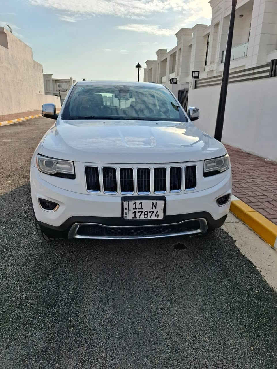 للبيع جيب ١٤ لمتد بلاص ضرر امريكا بنيد وجامرلغ السايق وبالعراق جامرلغ الخلفي جهة السايق ضرر خفيف كير مكينة شرط ماشية ١٦٠الف فول مواصفات السعر ١٩٠ مكاني بعقوبة ***********
