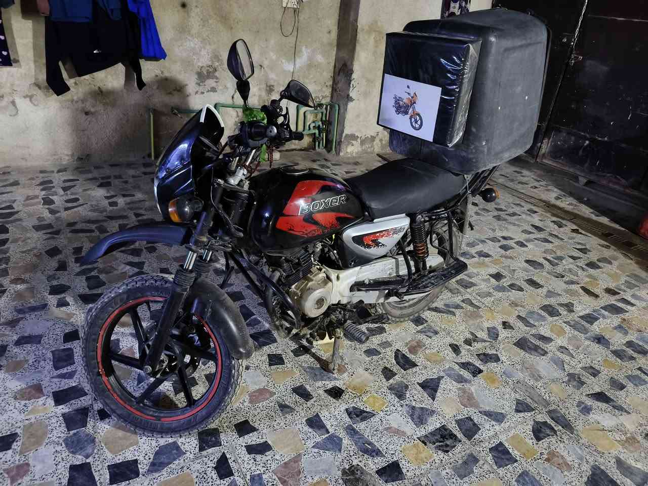 سلام عليكم دراج بوكسر مدير 2021اوراق كاملات
مجفته قبل شهرين تاير خلفي جديد قبل يومين شديته 
و المامي جديد 
مكاني بلديات المعسكر 
السعر 1250 وبيه مجال 
***********
