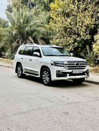 لاند كروز 2017 VXS معروفه موصفات الVXS 5700 جكات باب خزن ميموري باب خل...