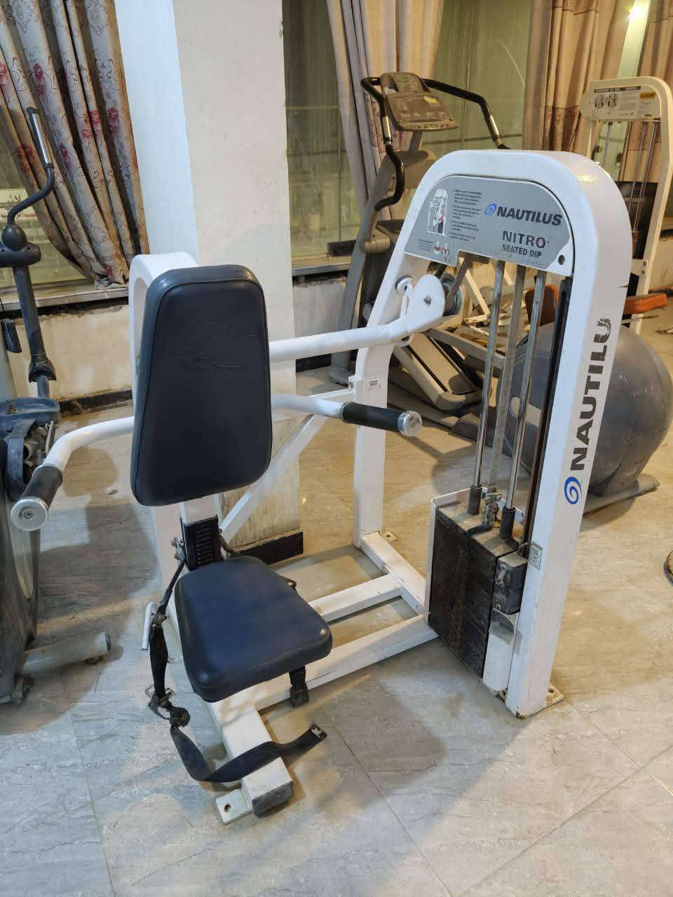 قاعه كامله للبيع تتكون من اجهزه لايف فتنس وناتليوس
1-تراي قمه
2-كيل لاري قمه 
3- دواخل خوارج
4-جهاز معده
5-فراشه جانبي
6-جهاز أكتاف
7-سحب ارضي
8-سحب عمودي
9-متقابل لايف فتنس
10-جهاز شولدر
11- جهاز متكأ الصدر 
12-جهاز سحب من الاعلى
13-بلوفر
14-فراشه
15-جهاز بنج
16-شوت امامي
17-سمث
18-هاك باك امامي خلفي
19-لك بريس
20-شوت خلفي
21-سيت دمبلص
22-سيت شفتاتz + عدل
23-  1 ابتكل + 1 جبلي
24- 4 شفت دولي+300 اوزان

الملحقات/ مصاطب سيت أعلى+ أسفل+  معده +2 مستوي + 1فلات + شفت دولي 
للاستفسار الاتصال على الرقم ***********
المكان /ناصريه- سوق الشيوخ
