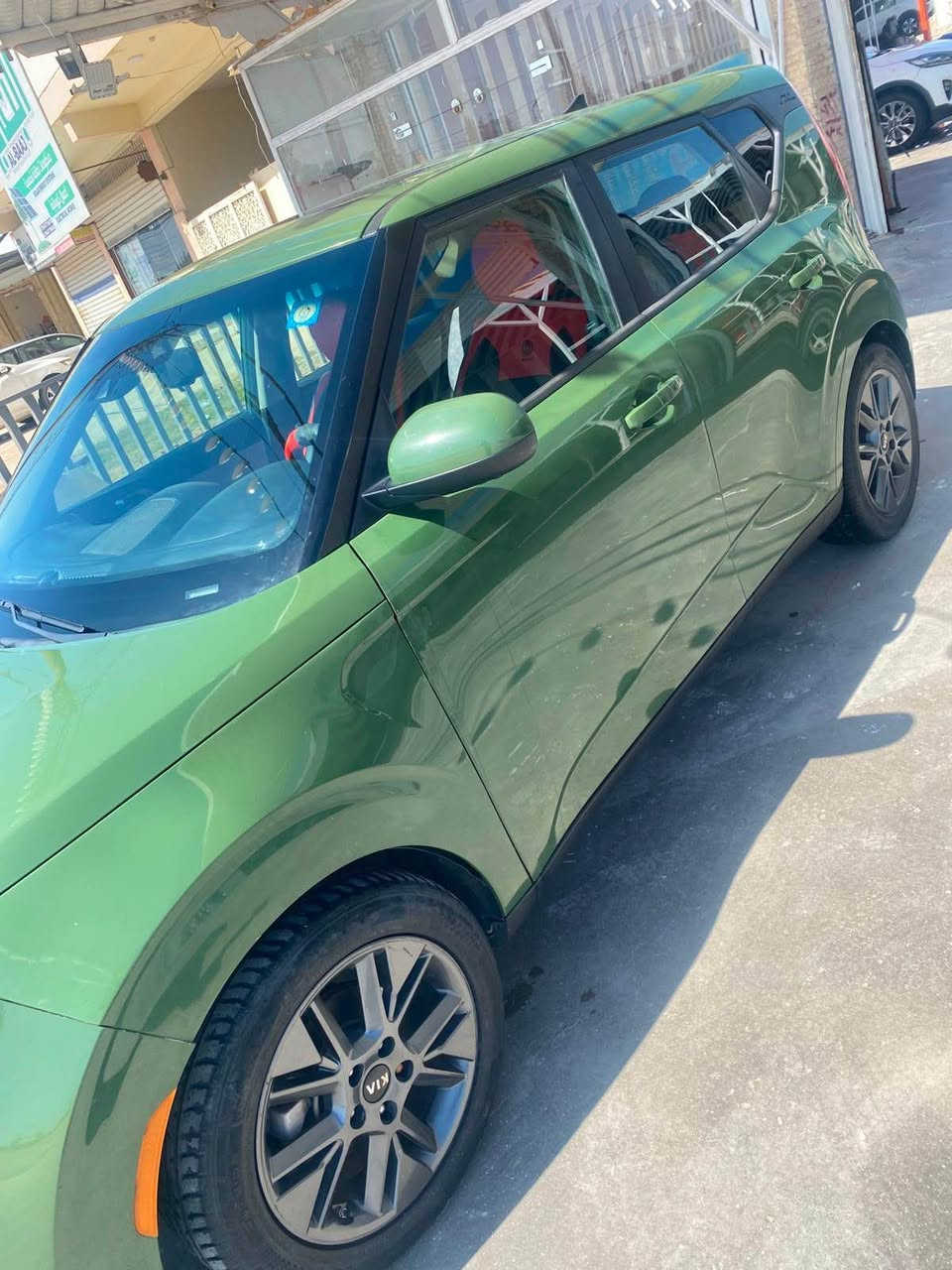 🚗 كيا صول 2021 (Kia Soul EX) - وارد أمريكي 🇺🇸 🚗
(مكلف بالنشر)
المعلومات الأساسية:
 الموديل: 2021
 المنشأ: وارد أمريكي (مواصفات EX)
 الرقم: بابل بأسمي
 اللون: زيتي مميز
 الحادث: أمامي (موضح بالتفصيل في صورة الحادث المرفقة وتم تصليحه بالكامل والسيارة الآن جاهزة مثل ما واضح ببقية الصور).
✨ مواصفات السيارة (فول مواصفات):
 🔘 تشغيل عن بعد
 🪟 فتحة سقف (سلايد)
 📺 شاشة كبيرة 
 📷 كاميرا خلفية 
 💺 كشن كهربائي (تحكم كهربائي كامل لمقعد السائق)
 🔥 تدفئة كشنات (للمقاعد الأمامية)
 🏎️ تحكم ستيرن متكامل 
 🛑 رادار مانع اصطدام 
 💡 إشارات جانبية بالمرايا
💰 السعر وتفاصيل البيع:
 السعر المطلوب: 155 ورقة (دفتر و 55 ورقة)
 ملاحظة: السعر بيه مجال بسيط للجادين.
📍 المكان والمعاينة: محافظة الديوانية.
📥 للاستفسار والتواصل: يرجى المراسلة على الخاص ديوانية, القادسية


**إذا كنت صاحب هذا الإعلان وتريد حذفه لأي سبب، رجاءا أرسل رسالة إلى الدعم الفني**