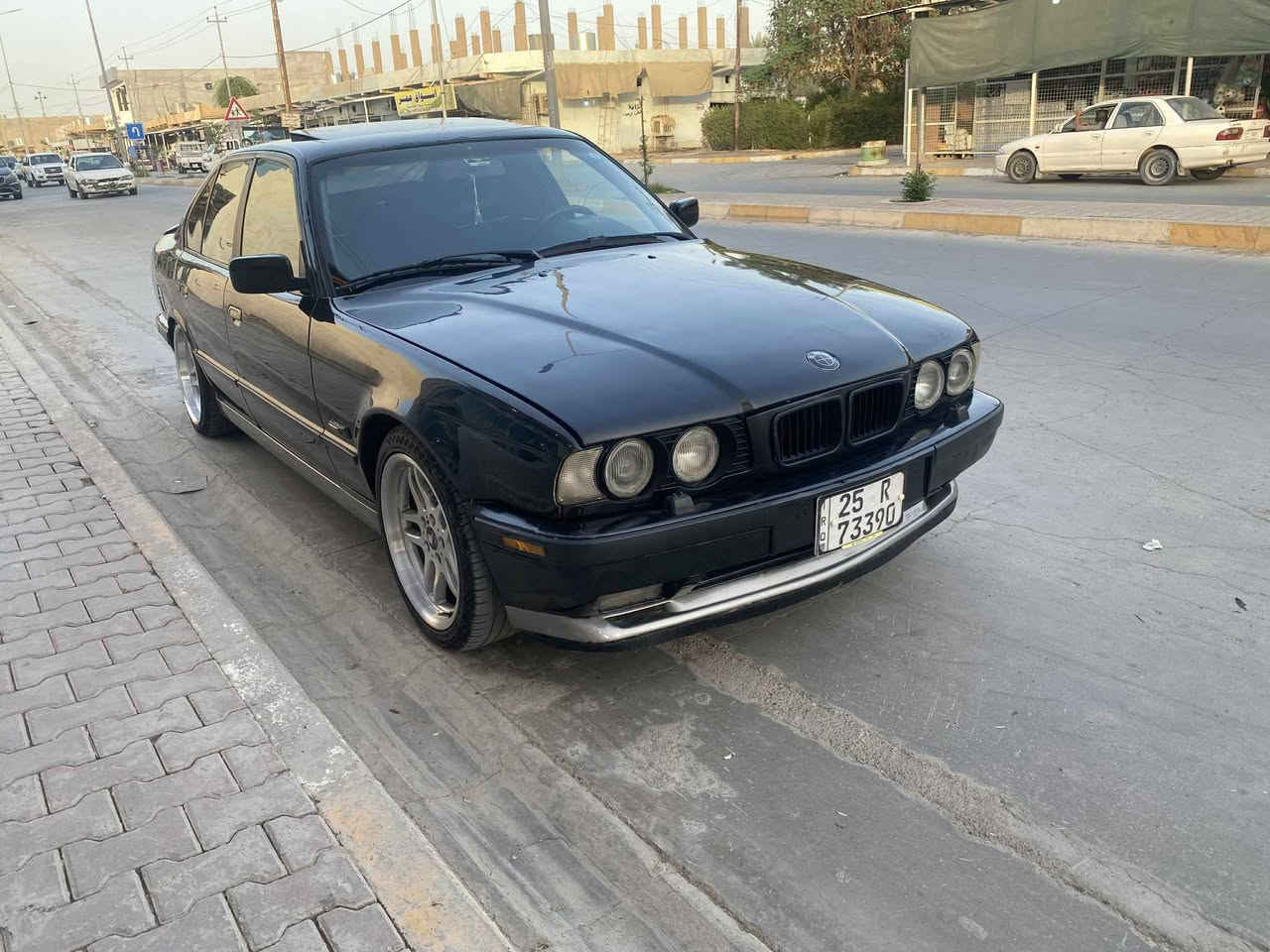 بي ام دبليو حجم 525 اصل موديل 90 محدثة 95 رقم وسنويه وهزة كله جديد سياره باسمي وبيها دفتر بانزين محرك كبس مسكر سيارة كير اتوماتيك سقف سلايت ويل M تو سايز وتخم تاير جديد سياره صبغ عام بدون اي حادث كير ومحرك شرط لاصرف ولا بخار سعر ٦٥ وبيها مجال بسيط للشراي رقم الهاتف *********** ( عنوان سياره الحويجة )
