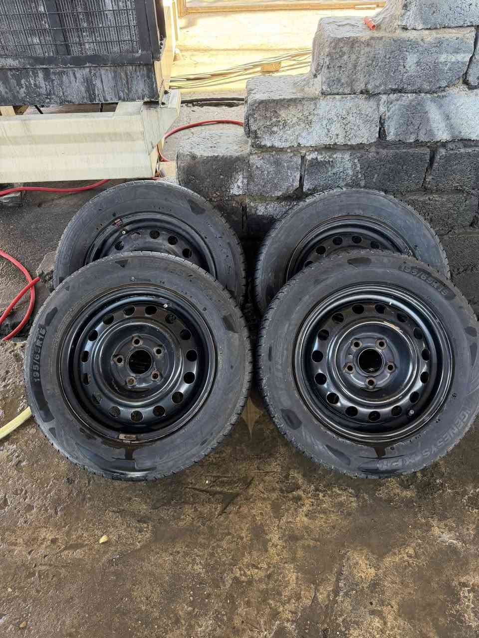 للبيع طخم ويل وتايرات السعر 100 وبيهم مجال ***********
